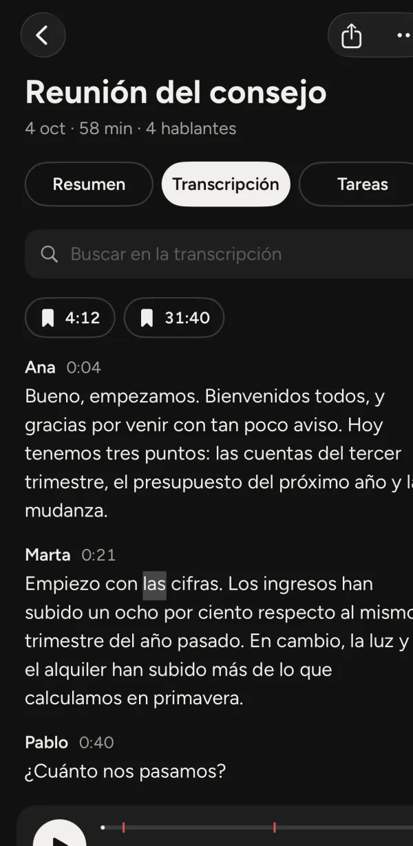 La transcripción de la reunión con los nombres de los hablantes